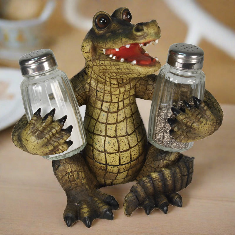 https://baublesnbling.com/cdn/shop/products/alligator-glass-salt-_-pepper-shakers.jpg?v=1571266261